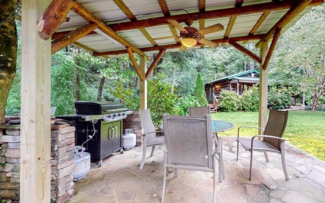 Cowboy Cabin on Stanley Creek
