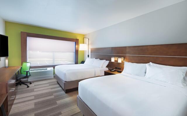 Holiday Inn Express & Suites Chanute by IHG