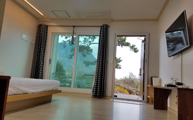 Wind Jeju Cafe & Pension