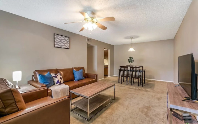 University Suite + Pool + Gym