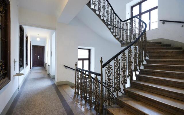 Nice Studio Close To Metro III