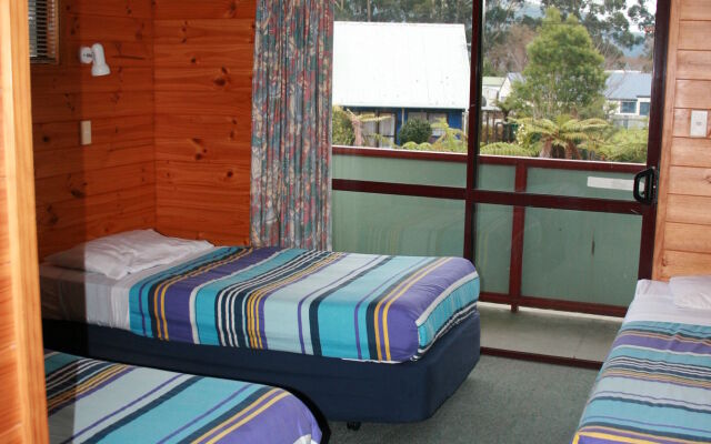 Smoke Lake Hot Springs Lodge and Camp