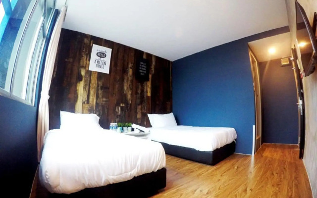 Monaco Boutique Hotel Kampung Air