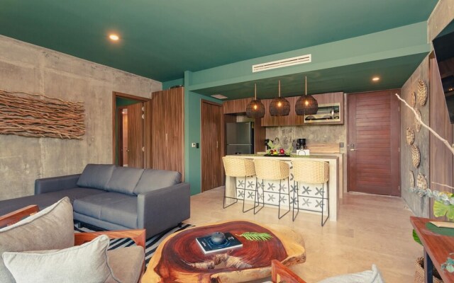 Stunning 2 Bed Condo Pools Gym Cenote Access