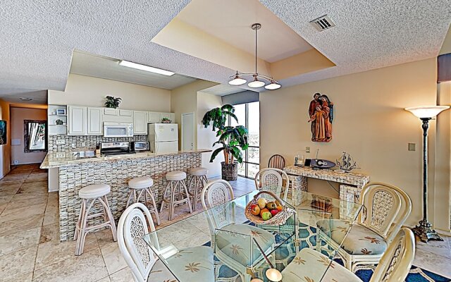 New Listing! Corner Gulf-view Penthouse W/ Pools 3 Bedroom Condo