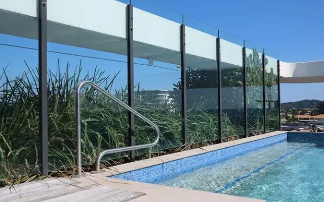 Luxury Palm Beach 1 BDR in The Village