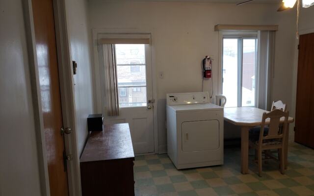 Apartment near Metro Monk Station