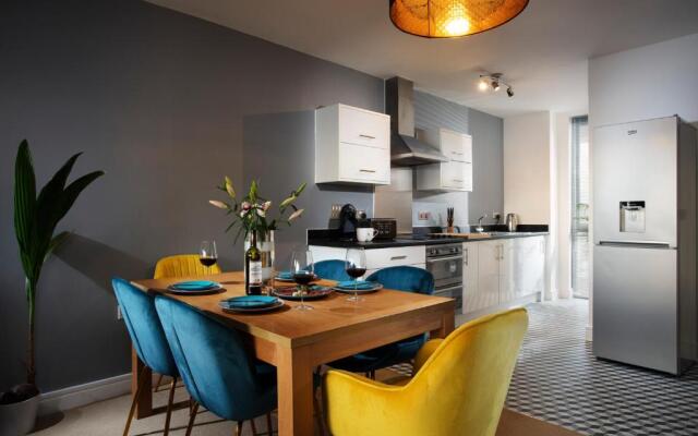 PENTHOUSE sea-view Apartment-Plymouth - Sleeps 7 - Private Parking - Habita Property