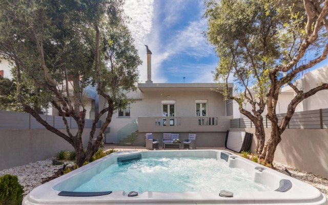 Gouves Family Apartment with Jacuzzi