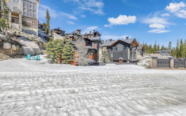 Snow Therapy Chalet Ski In Out & Hot Tub