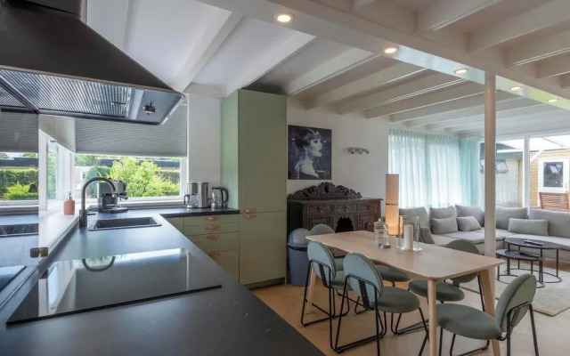 Bungalow Near Sint Maartenszee Beach