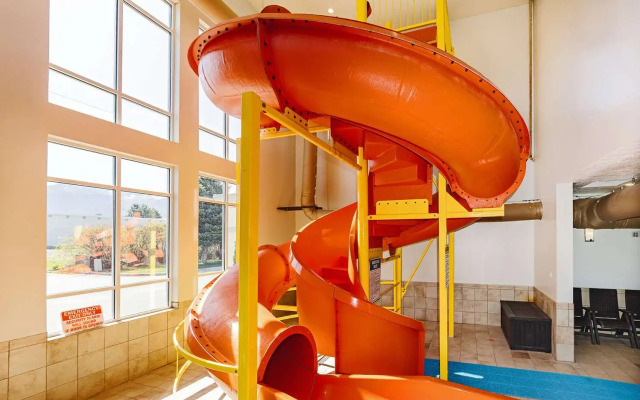 Comfort Inn & Suites Logan Near University