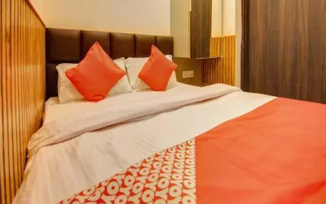 OYO 28373 Hotel Shri Sai