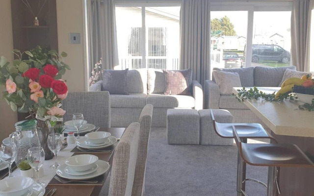 3bed Holiday Home in Clacton-on-sea, Sleeps 8