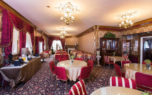 Queen Anne Hotel