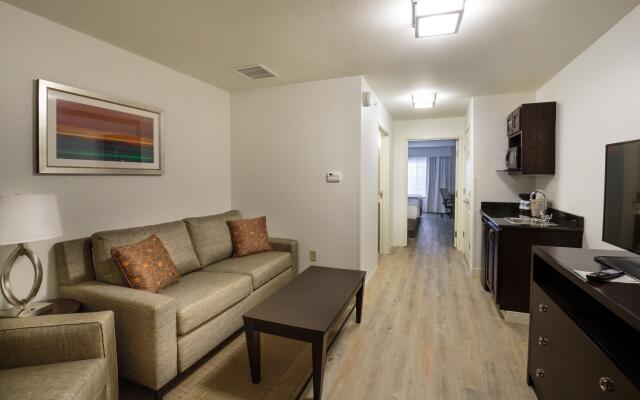 Holiday Inn Bloomington-Airport by IHG