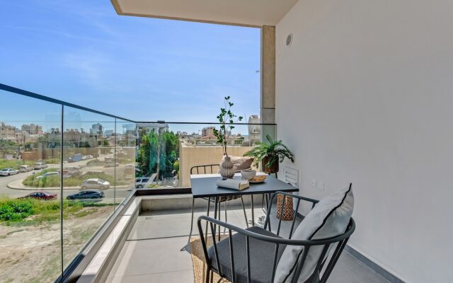 Sanders Crystal 2 - Humble 1-bdr Apt With Shared Rooftop