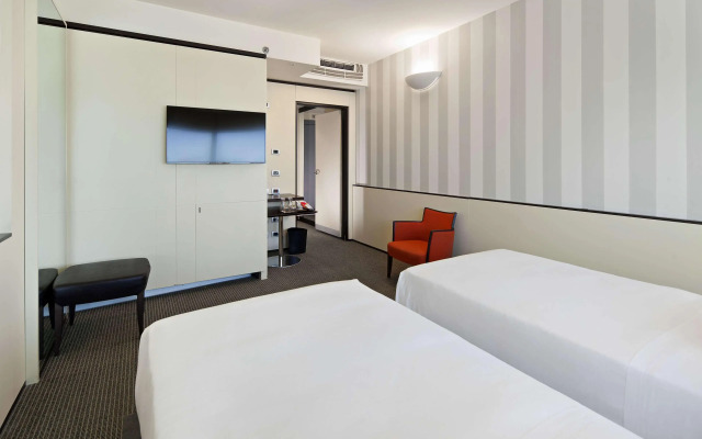 Отель NH Venezia Laguna Palace