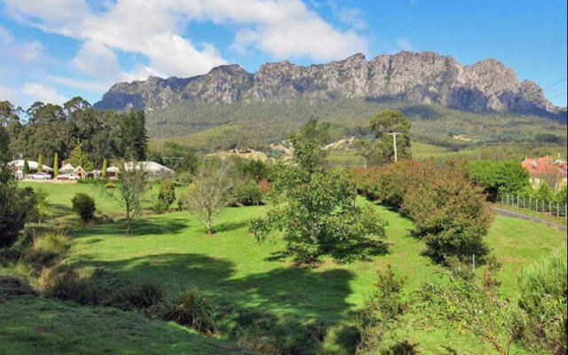 Mount Roland Country Lodge