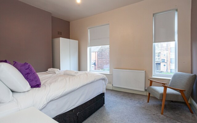 Pillo Rooms - Cosy 2 Bed House in Eccles