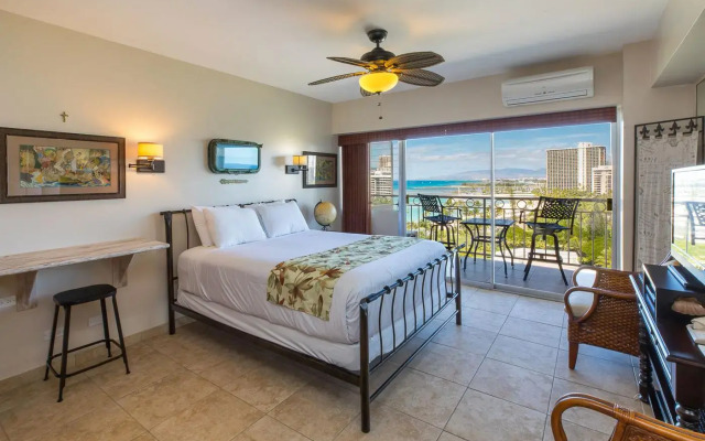 Waikiki Shore by OUTRIGGER