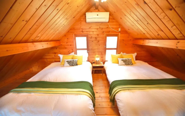 Awaji Seaside Log house in Goshiki