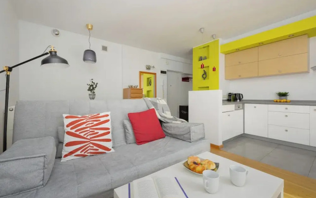 Sunny Heart of Warsaw by Renters