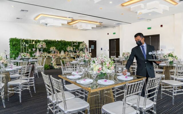 River Garden Hotel & Suites
