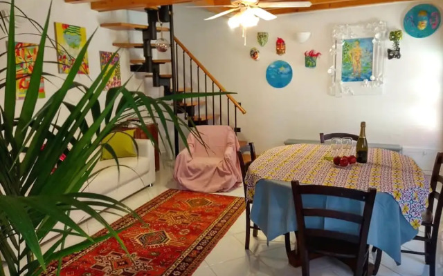 Night Galleria - bed & art