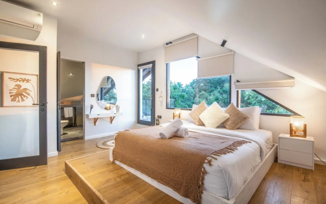 Luxurious 6BR Clifftop Villa, 5 Minutes to Bingin