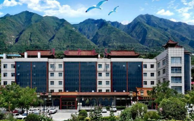Huazhou Hotel