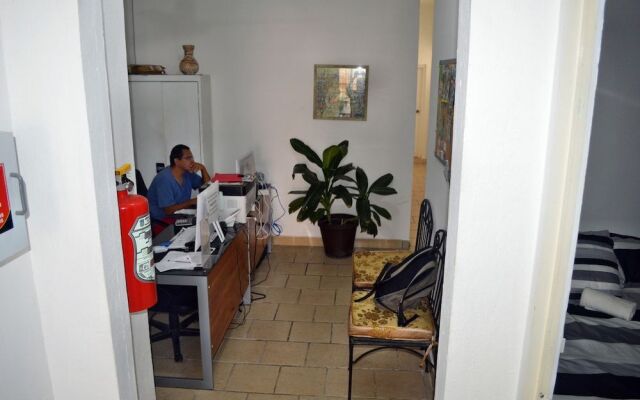 Alexandross Hostel BnB