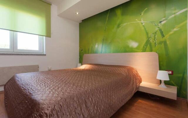 Leona Apartment