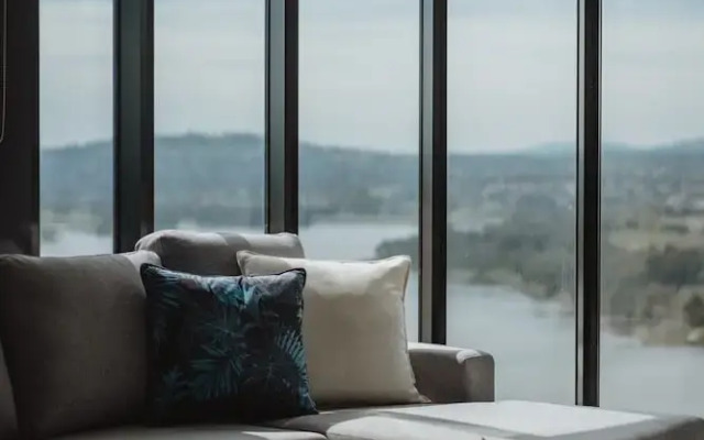 Panoramic Lake View 2-bed With Pool,