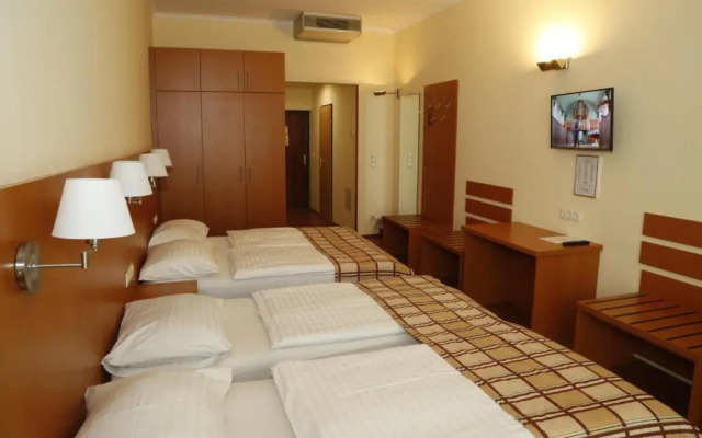 Continental Hotel-Pension