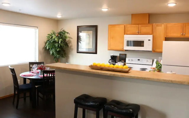 Autumn Leaf Furnished Apartments