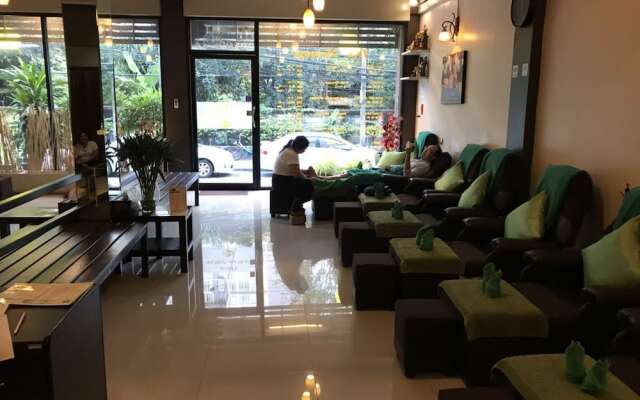 Siam Park Service Apartment