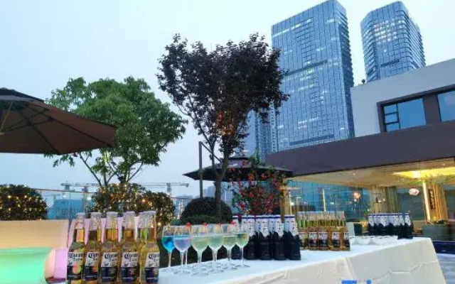 Jinju Hotel (Chengdu Financial City Yintai Center in99)