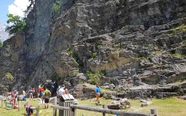 Appartement avec jacuzzi dans chalet privé, grande terrasse, parking gratuit