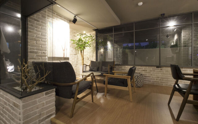 Brown Dot Hotel