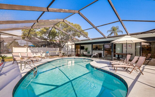 Apollo Beach Oasis: Lanai + Heated Pool!
