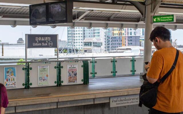 U2 Large 2 Bedrooms 100m to BTS station