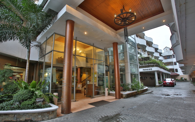 Crown Regency Residences Cebu Hotel