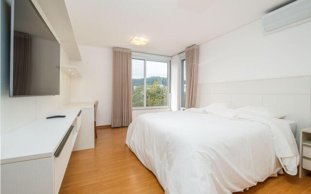 Incrível casa com churrasqueira em Jurerê RDR030