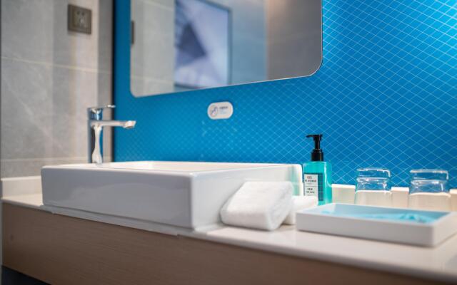 Holiday Inn Express Shenzhen Longhua by IHG