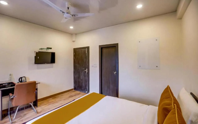 FabHotel SR Square