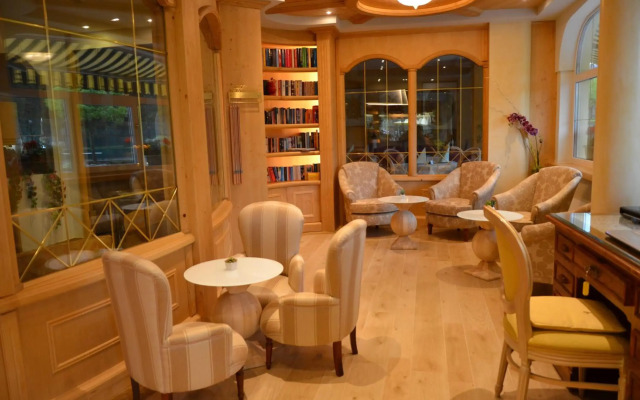 Alle Dolomiti Boutique Lake Hotel