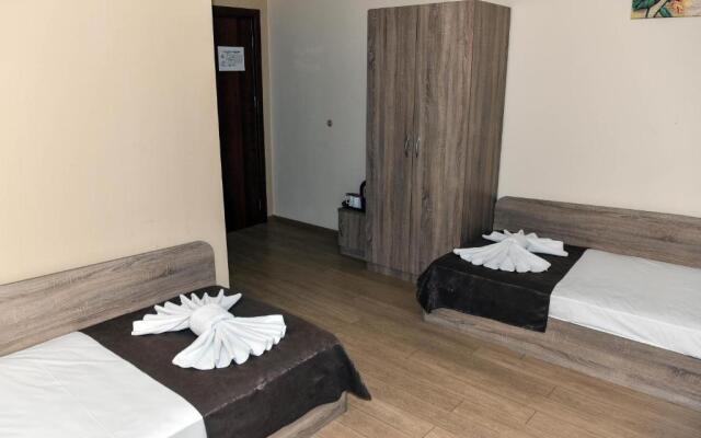 Twain Apart & Rooms