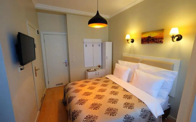 The Little House Hostel