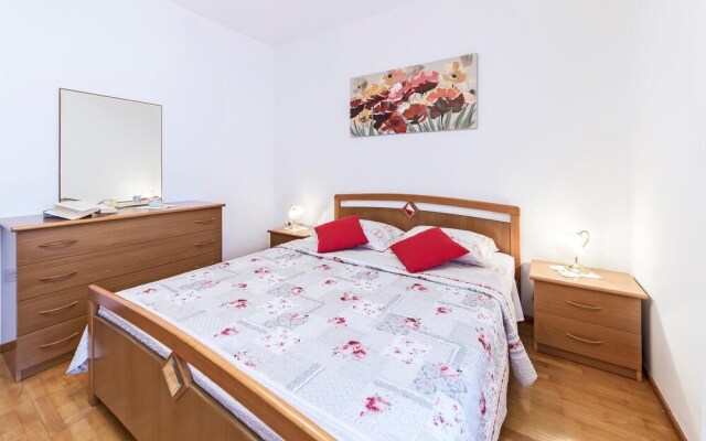 Stunning Home in Liznjan With Wifi and 3 Bedrooms